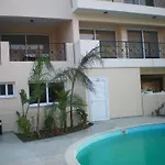 103 Elegant 2 Bed With Free Wifi, Ac, Pool & Gym! شقة لارنكا