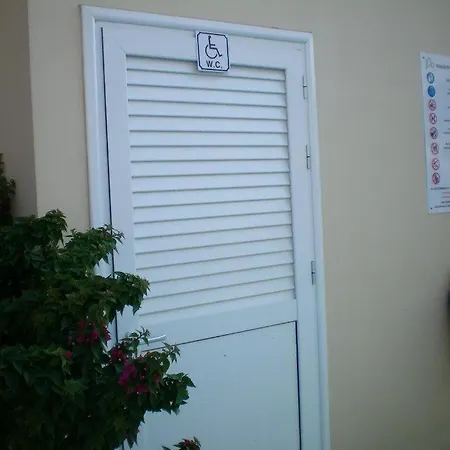 103 Elegant 2 Bed With Free Wifi, Ac, Pool & Gym! לרנקה