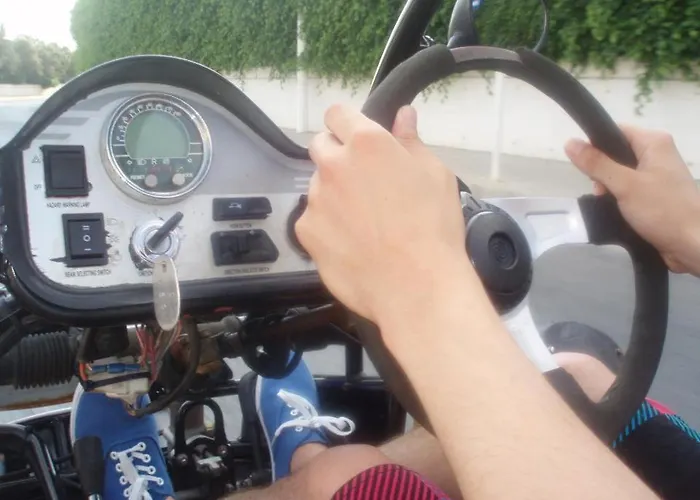 103 Elegant 2 Bed With Free Wifi, Ac, Pool & Gym! * לרנקה