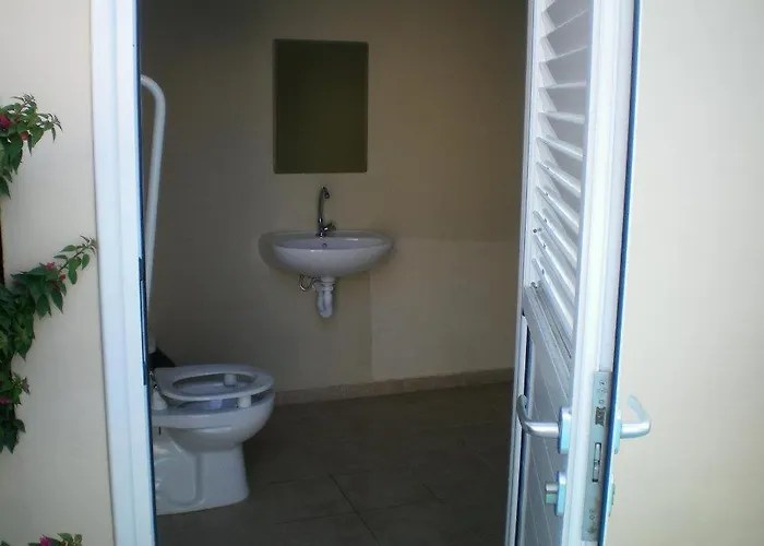 103 Elegant 2 Bed With Free Wifi, Ac, Pool & Gym! דירה לרנקה