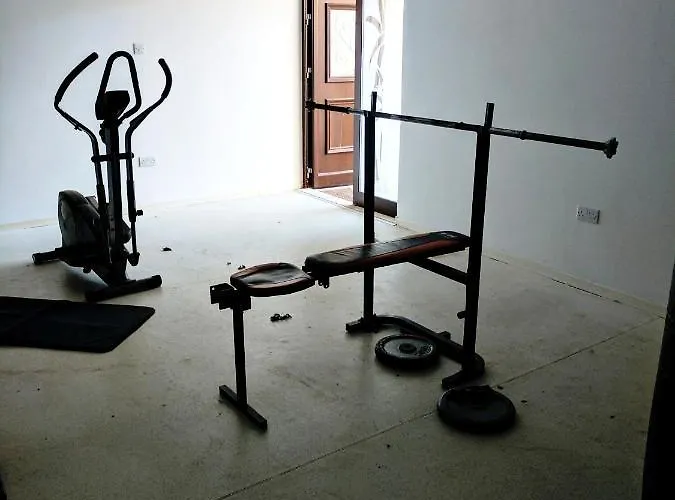 103 Elegant 2 Bed With Free Wifi, Ac, Pool & Gym! דירה לרנקה