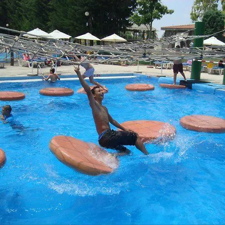 Lägenhet 103 Elegant 2 Bed With Free Wifi, Ac, Pool & Gym! Larnaca