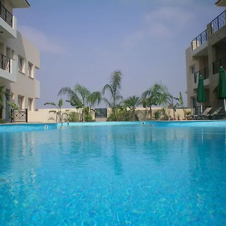 103 Elegant 2 Bed With Free Wifi, Ac, Pool & Gym! * Larnaca