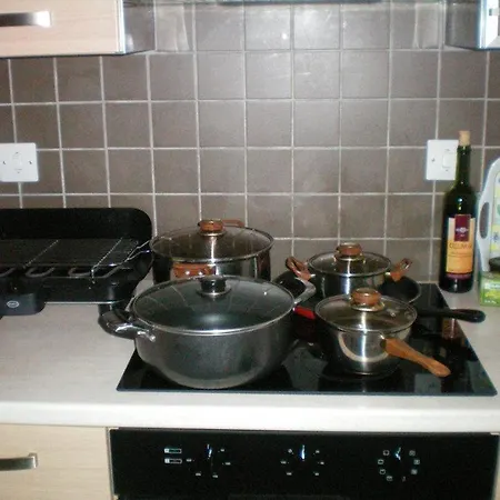Appartamento 103 Elegant 2 Bed With Free Wifi, Ac, Pool & Gym! *