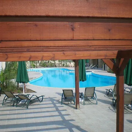 103 Elegant 2 Bed With Free Wifi, Ac, Pool & Gym! Larnaca