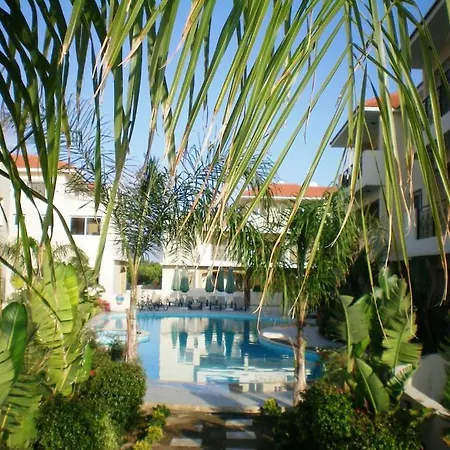Appartamento 103 Elegant 2 Bed With Free Wifi, Ac, Pool & Gym! Larnaca
