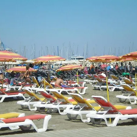 Apartment 103 Elegant 2 Bed With Free Wifi, Ac, Pool & Gym! *