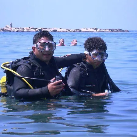 103 Elegant 2 Bed With Free Wifi, Ac, Pool & Gym! * Larnaca