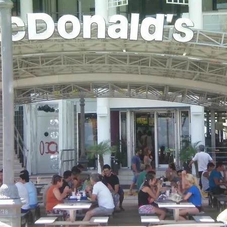 103 Elegant 2 Bed With Free Wifi, Ac, Pool & Gym! * Larnaca