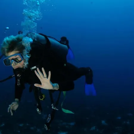 103 Elegant 2 Bed With Free Wifi, Ac, Pool & Gym! Apartment Larnaca