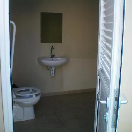 103 Elegant 2 Bed With Free Wifi, Ac, Pool & Gym! Apartment Larnaca