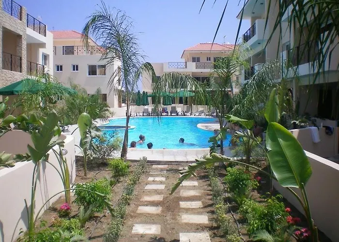 103 Elegant 2 Bed With Free Wifi, Ac, Pool & Gym! Apartment Larnaka