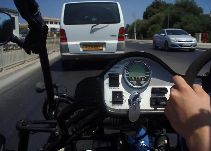 103 Elegant 2 Bed With Free Wifi, Ac, Pool & Gym! * Λάρνακα