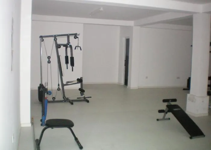 Apartment 103 Elegant 2 Bed With Free Wifi, Ac, Pool & Gym! Larnaka