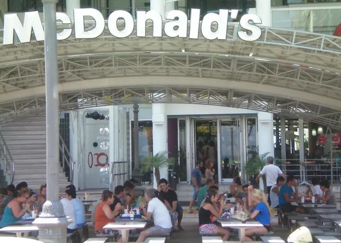 103 Elegant 2 Bed With Free Wifi, Ac, Pool & Gym! * Larnaka