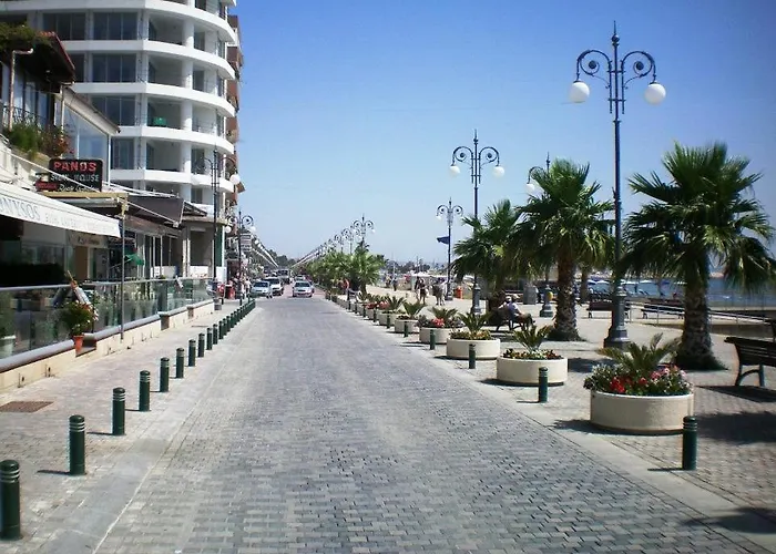 103 Elegant 2 Bed With Free Wifi, Ac, Pool & Gym! * Larnaca