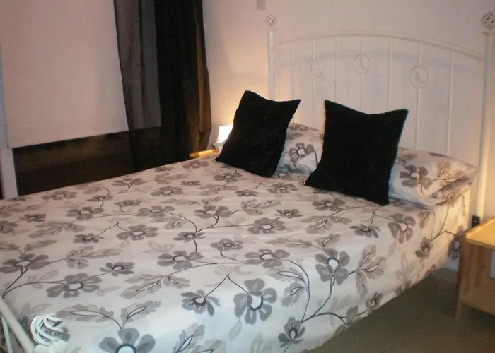 Appartamento 103 Elegant 2 Bed With Free Wifi, Ac, Pool & Gym! Larnaca