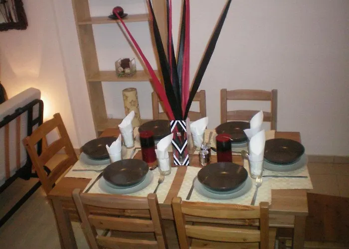 103 Elegant 2 Bed With Free Wifi, Ac, Pool & Gym! Larnaca